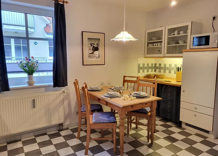 Haus Zum 2 4 ヴストロ